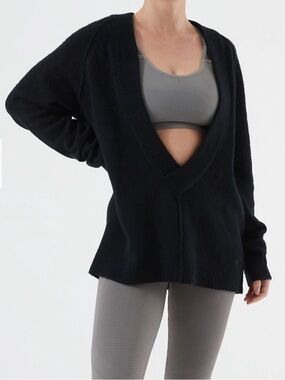 NUX Oversized V-Neck Sweater